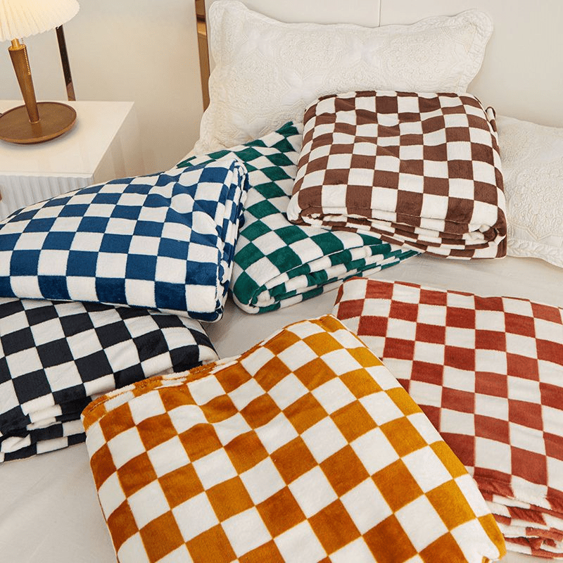 Classic Checkerboard Throw Blanket – Plush 100% Polyester Sofa Cover for Warmth and Comfort