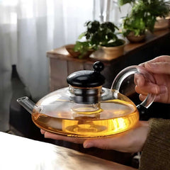 ElaraPure™ Filtration Teapot Set with Matching Cups – 600ml Heat-Resistant Glass