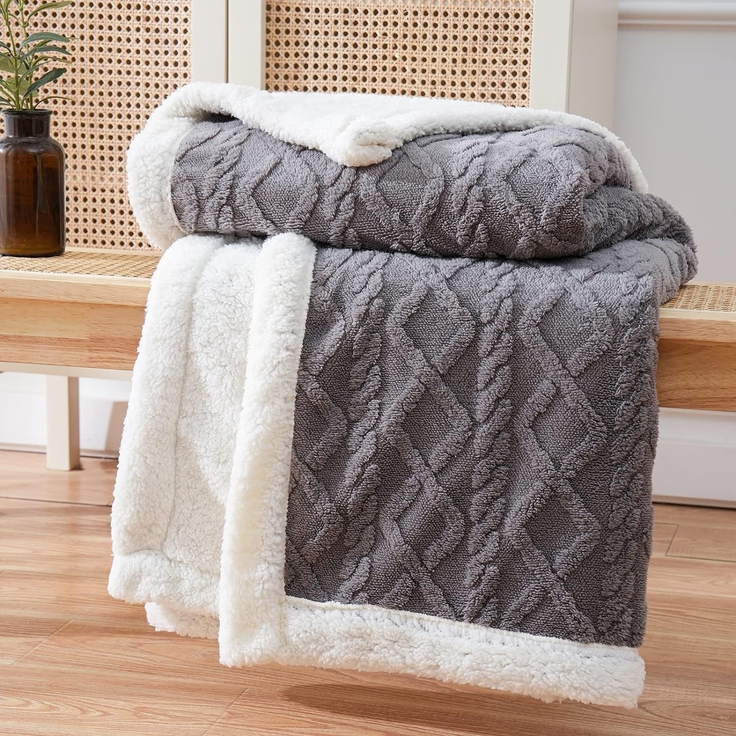 Ultra-Soft Sherpa Fleece Blanket for Year-Round Comfort – Versatile and Stylish