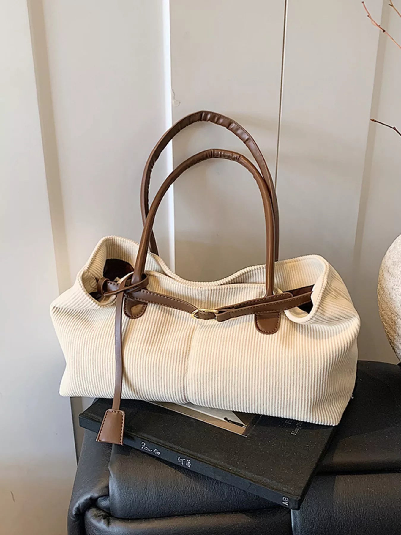 Buckle Decor Shoulder Bag 
