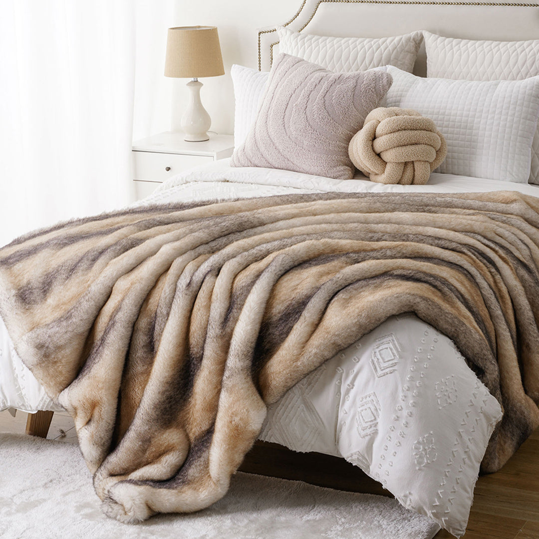 Battilo Plush Weighted Throw 