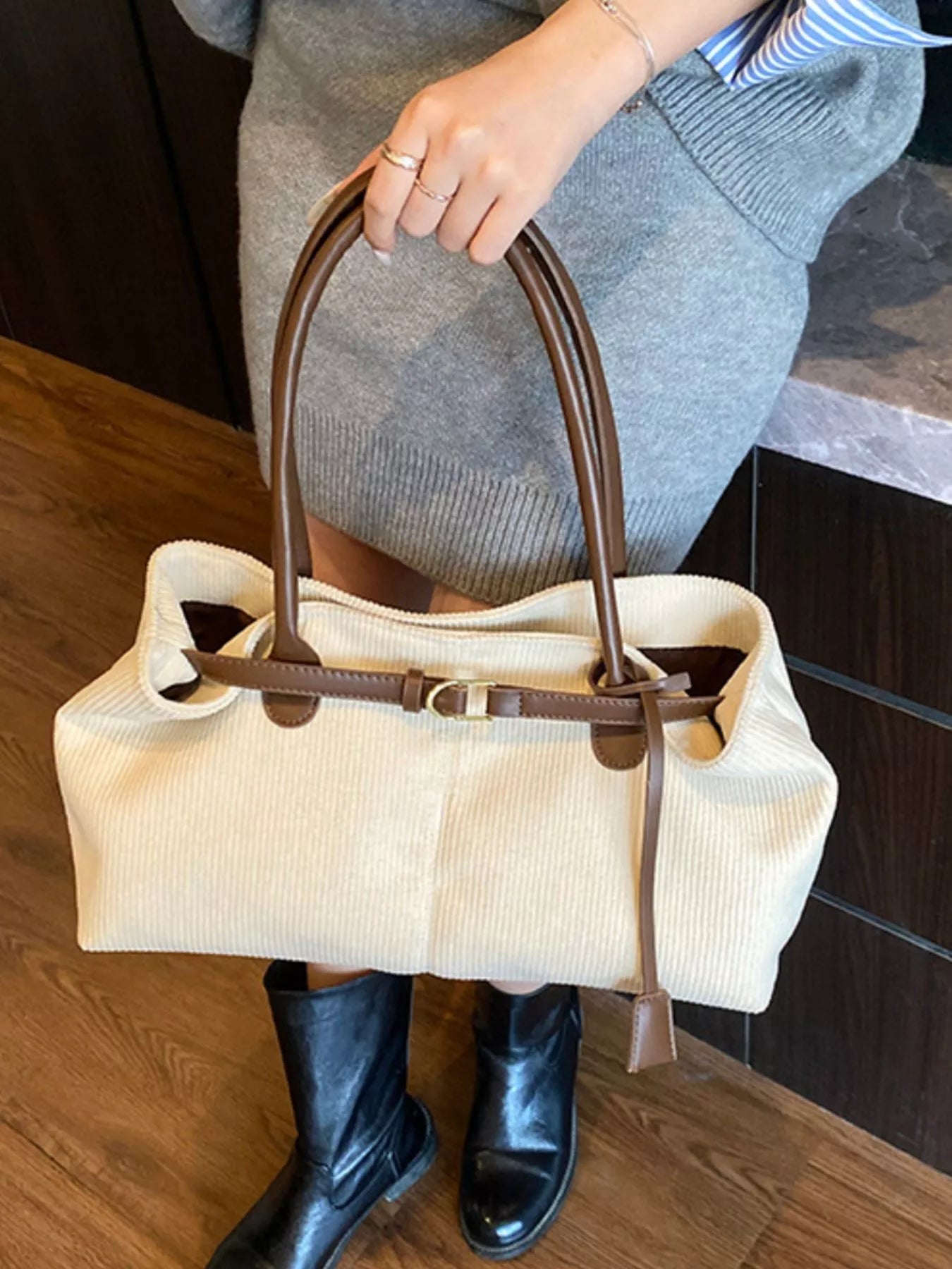 Buckle Decor Shoulder Bag 