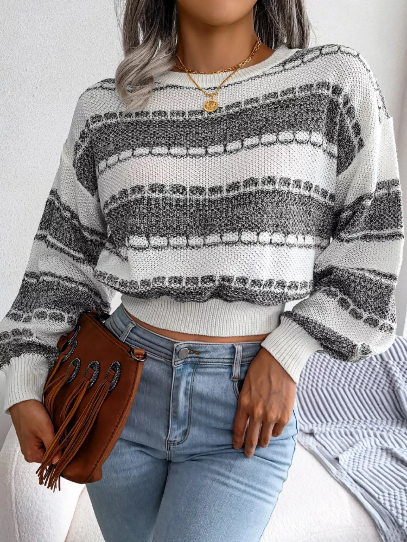 Color Block Round Neck Cropped Sweater 