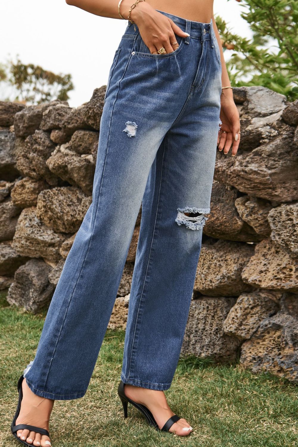 Distressed Buttoned Loose Fit Jeans 