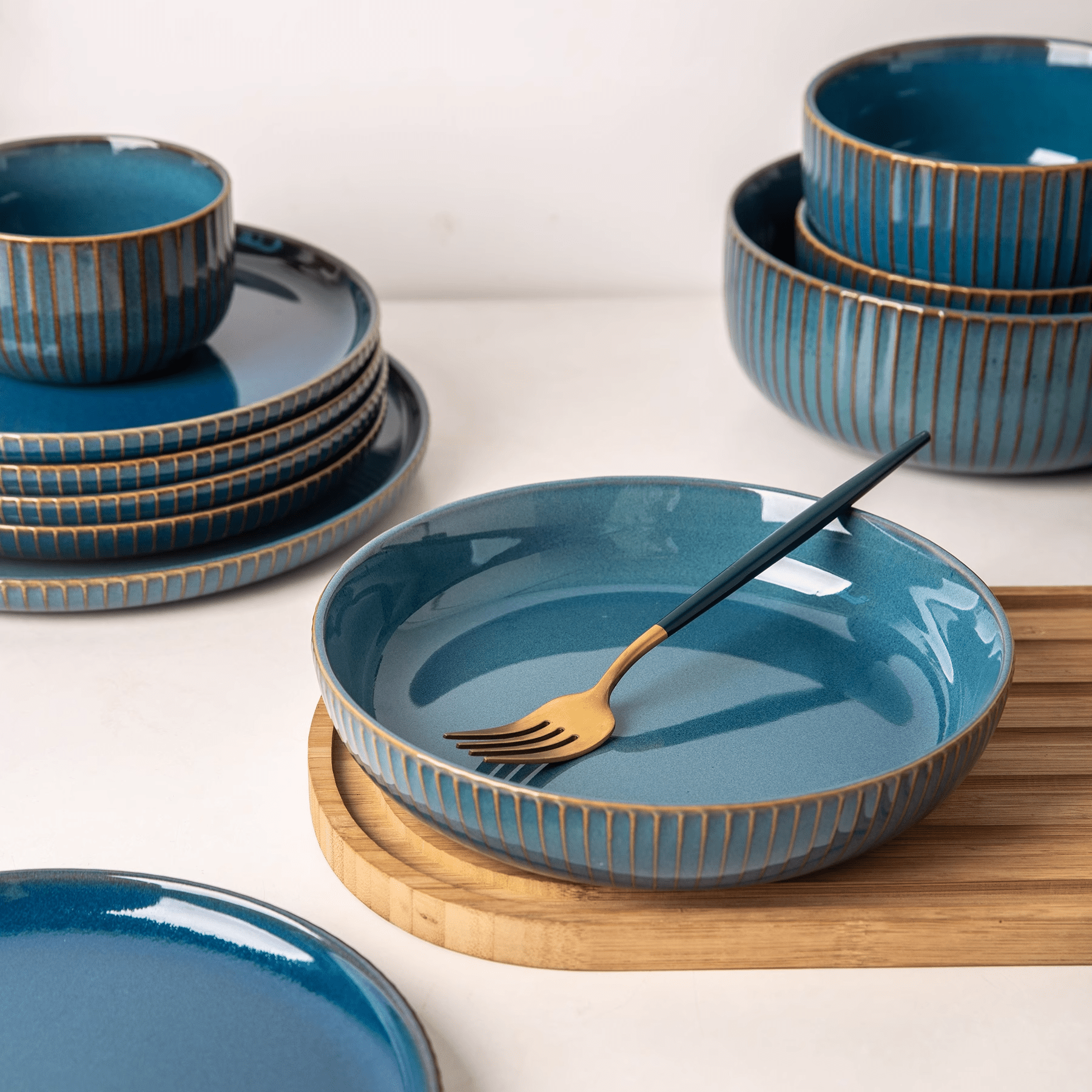 12-Piece Ceramic Dinnerware Set with Unique Hand-Stained Finish – Elegant and Durable 