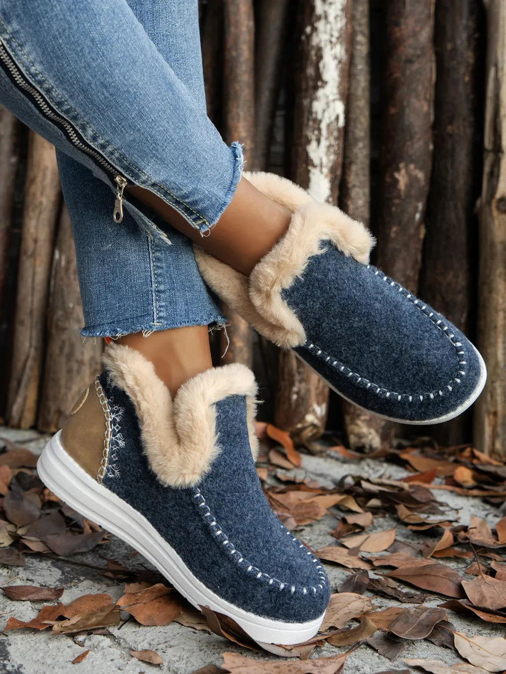 Furry Suede Round Toe Flat Sneakers 
