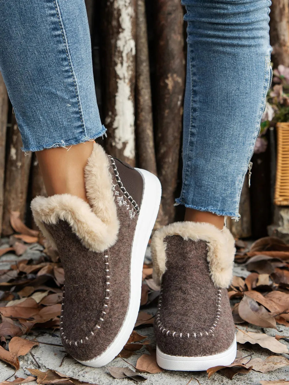 Furry Suede Round Toe Flat Sneakers 