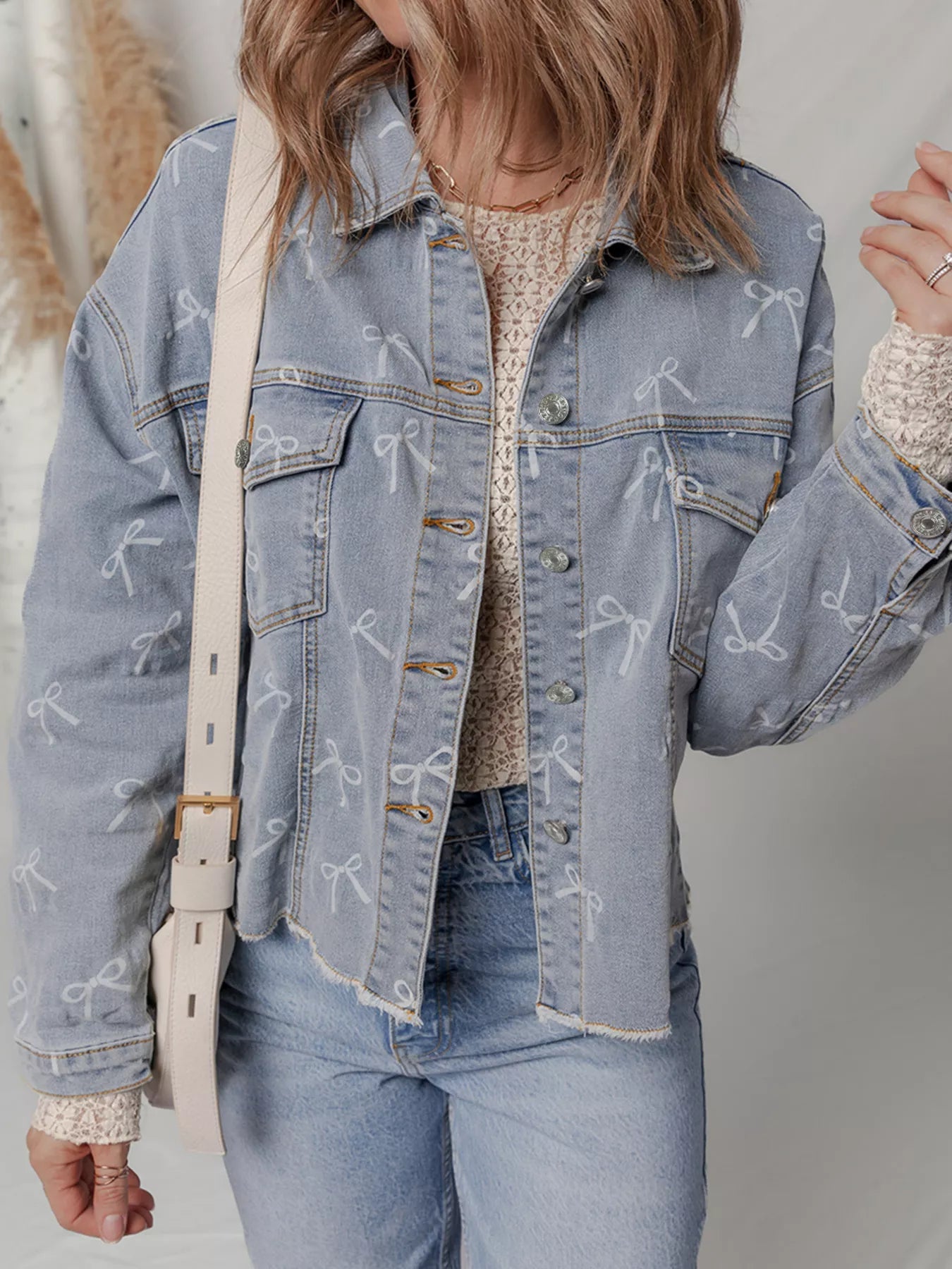 Bow Knot Print Light Wash Raw Hem Denim Jacket 
