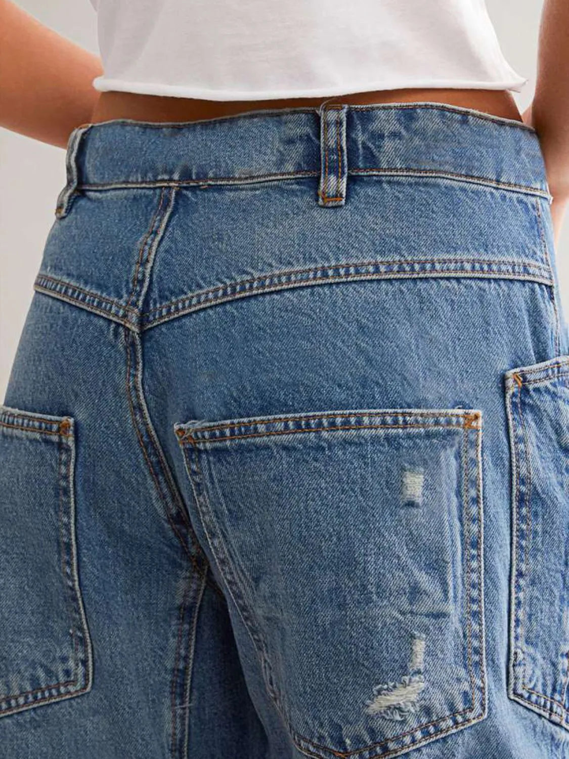 Distressed Jeans with Pockets 