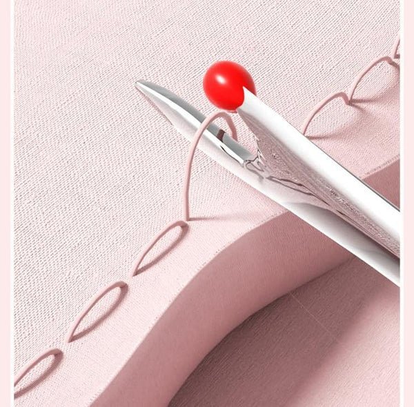 2-in-1 sewing gadget – Practical needle threader and seam ripper 