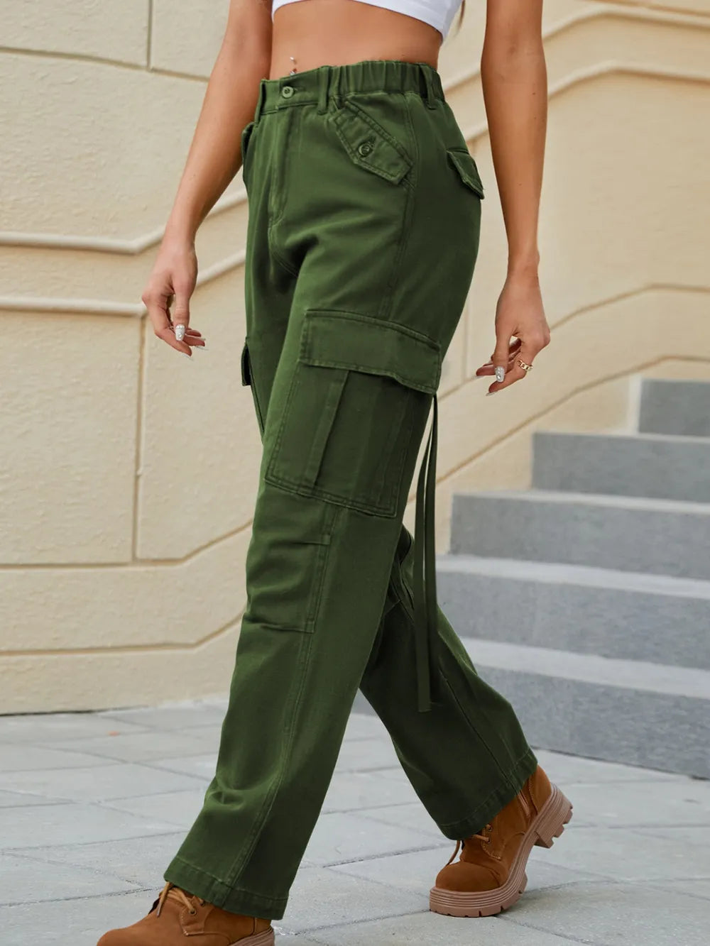 Mid-Rise Waist Straight Jeans with Pockets 
