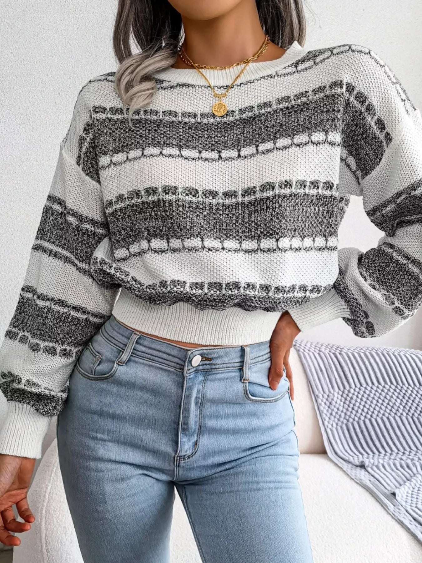 Color Block Round Neck Cropped Sweater 