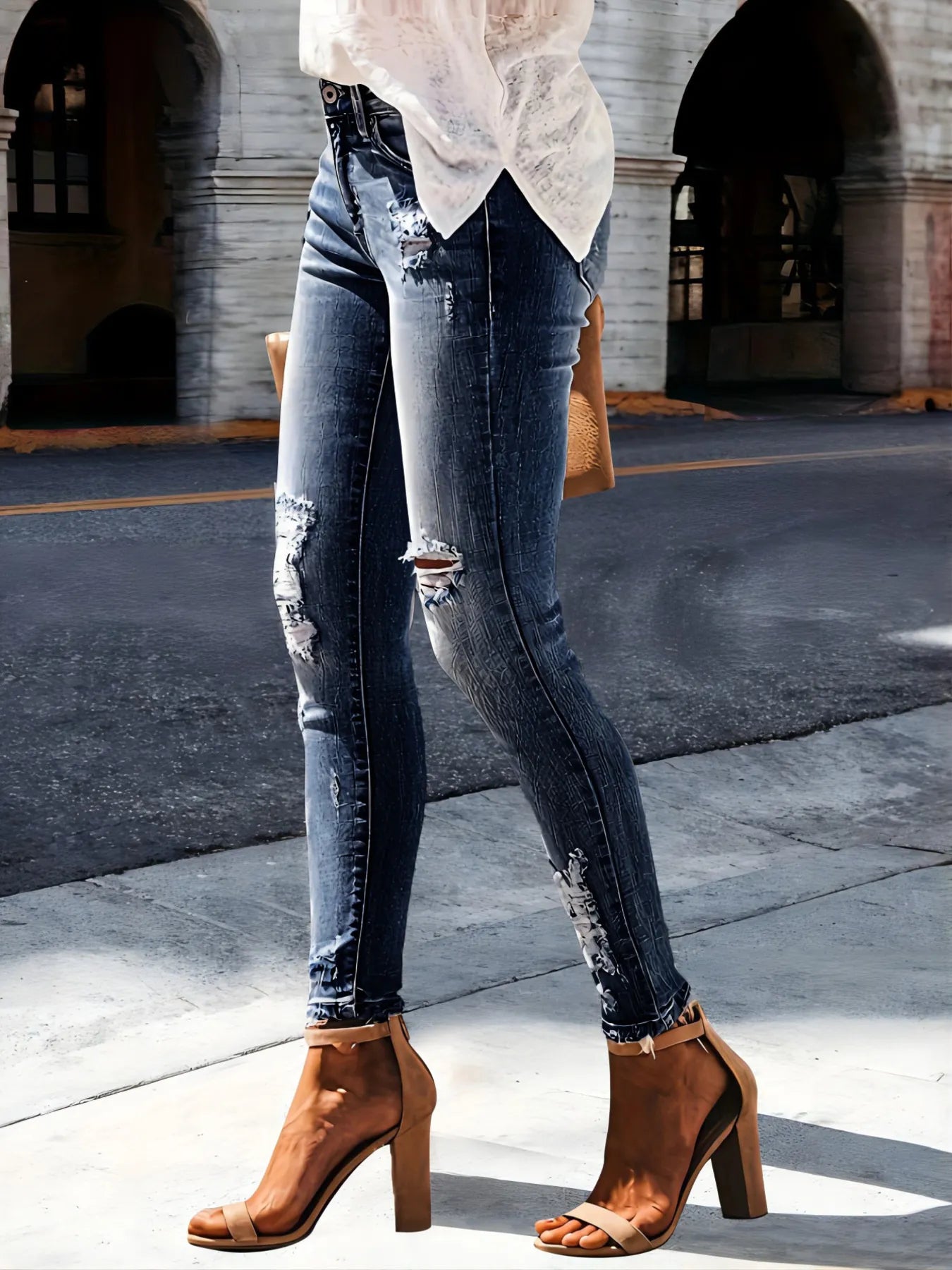 Distressed Skinny Jeans 