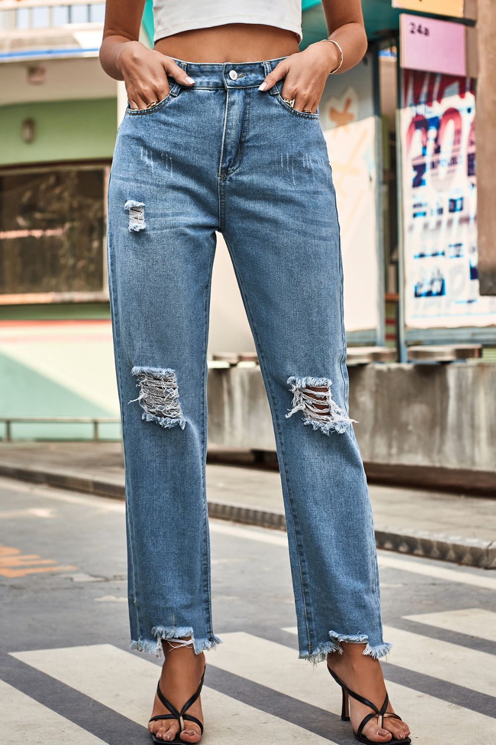 Distressed Buttoned Loose Fit Jeans 