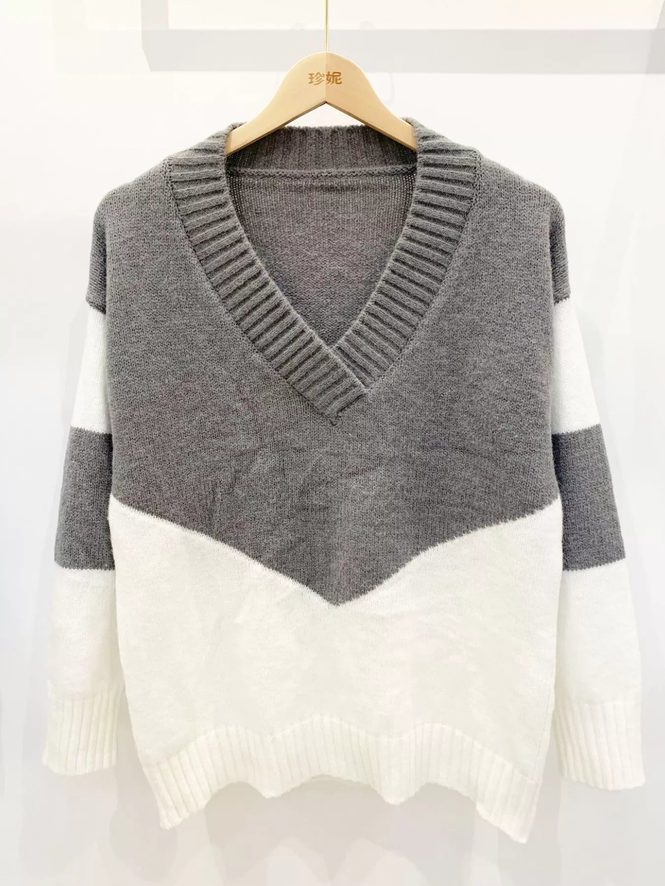 Color Block V-Neck Knit Sweater 