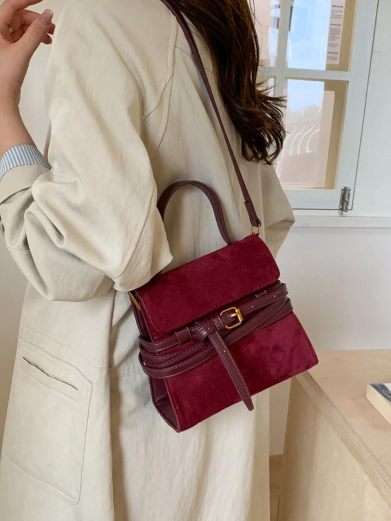 Suede Buckle Decor Crossbody Bag 