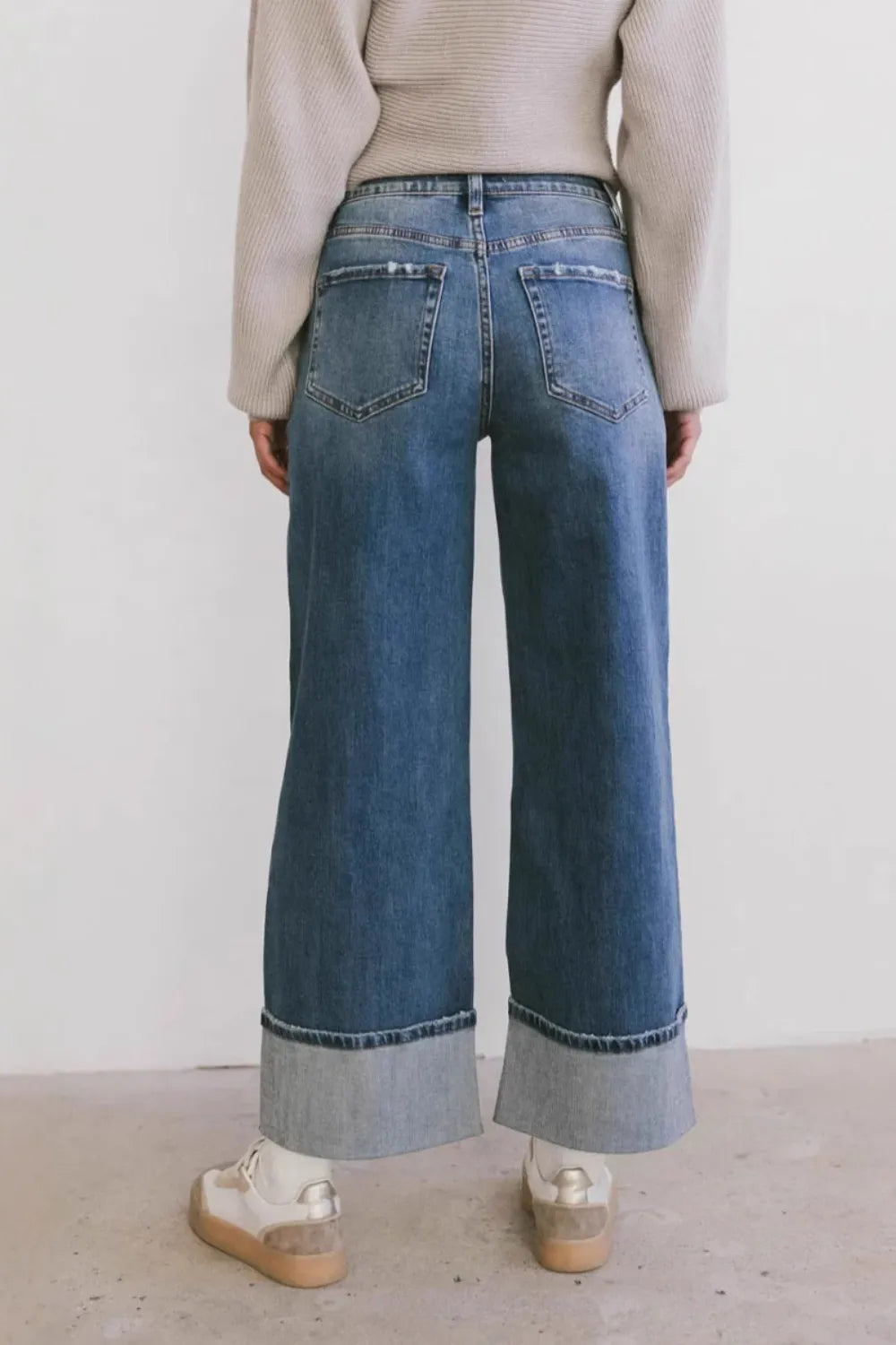 Straight Leg Jeans with Pockets 