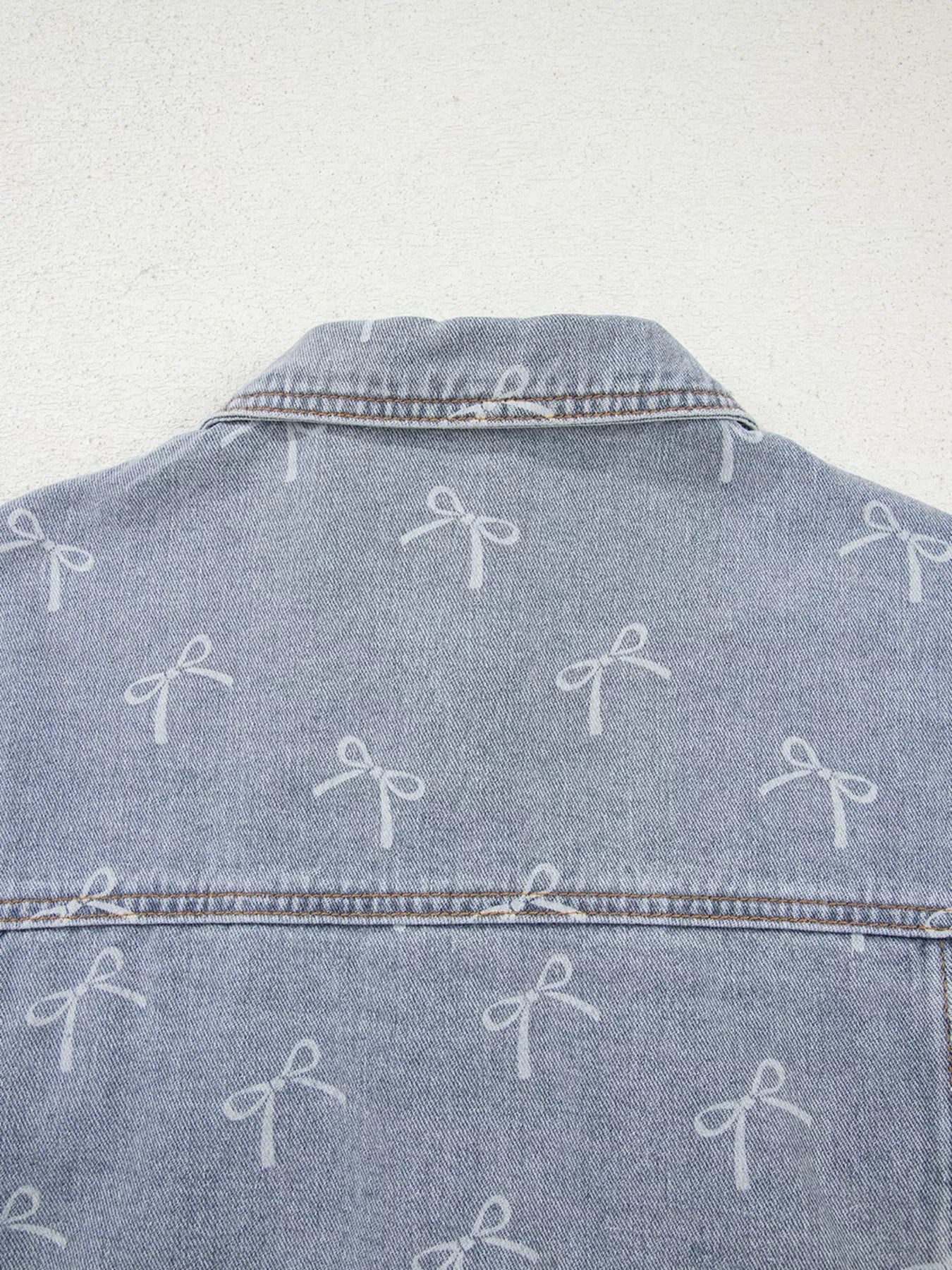 Bow Knot Print Light Wash Raw Hem Denim Jacket 
