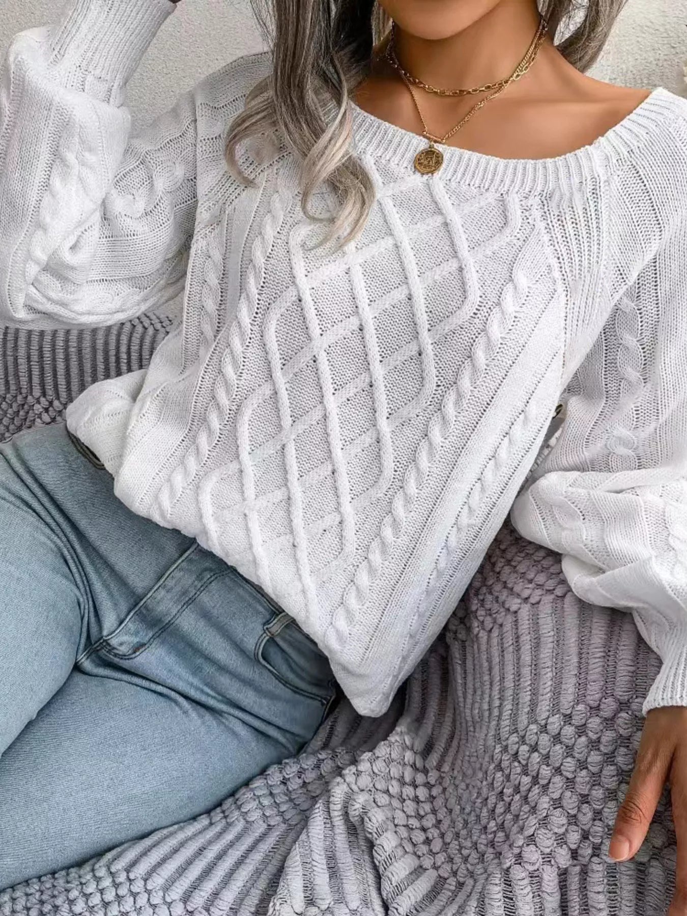 Cable Knit Round Neck Sweater 