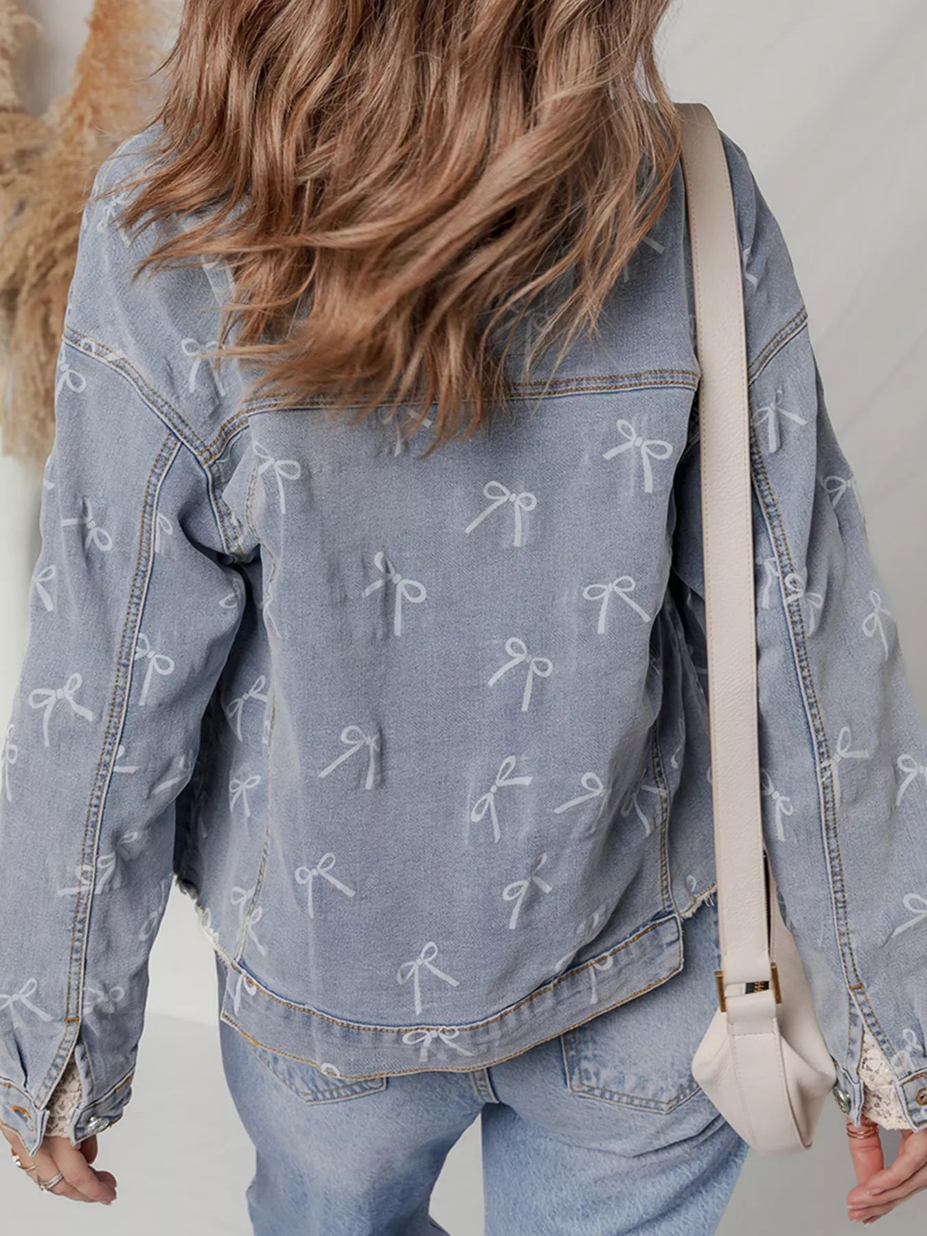 Bow Knot Print Light Wash Raw Hem Denim Jacket 