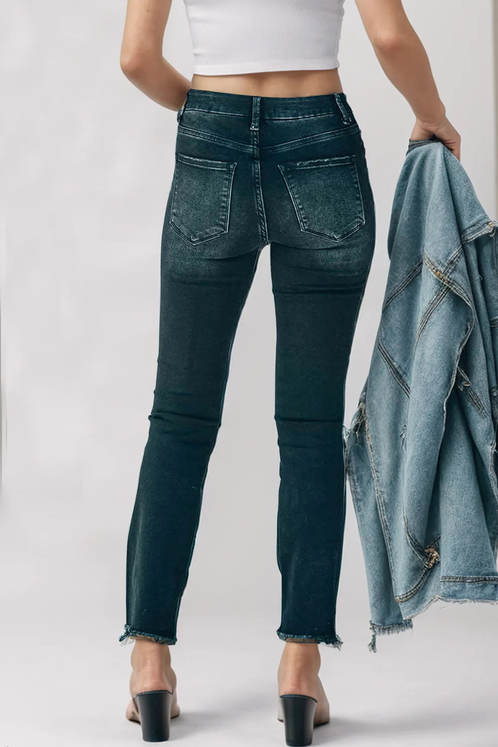 Mid-Rise Waist Skinny Jeans with Pockets 