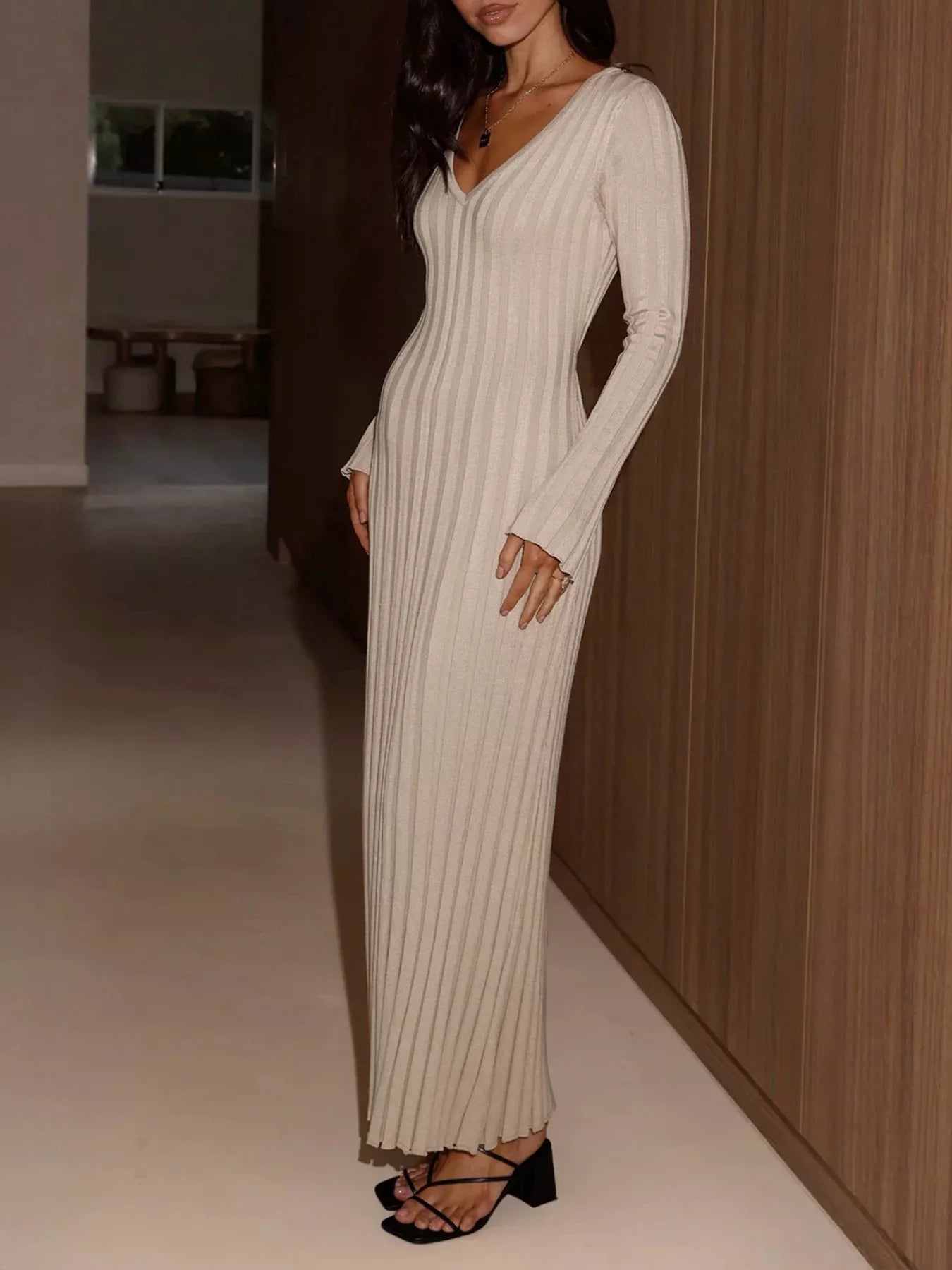 Ribbed Knit V-Neck Long Sleeve Maxi Dress 