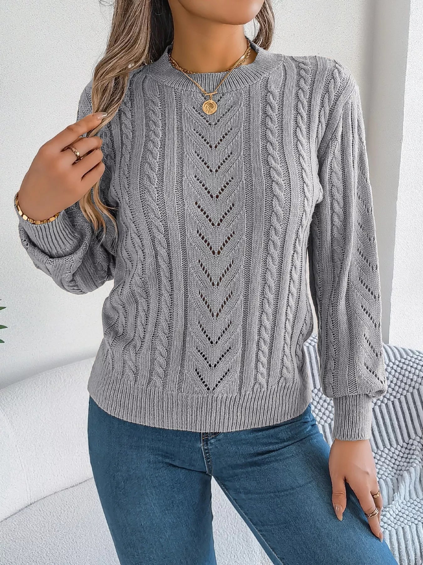 Cable-Knit Round Neck Sweater 