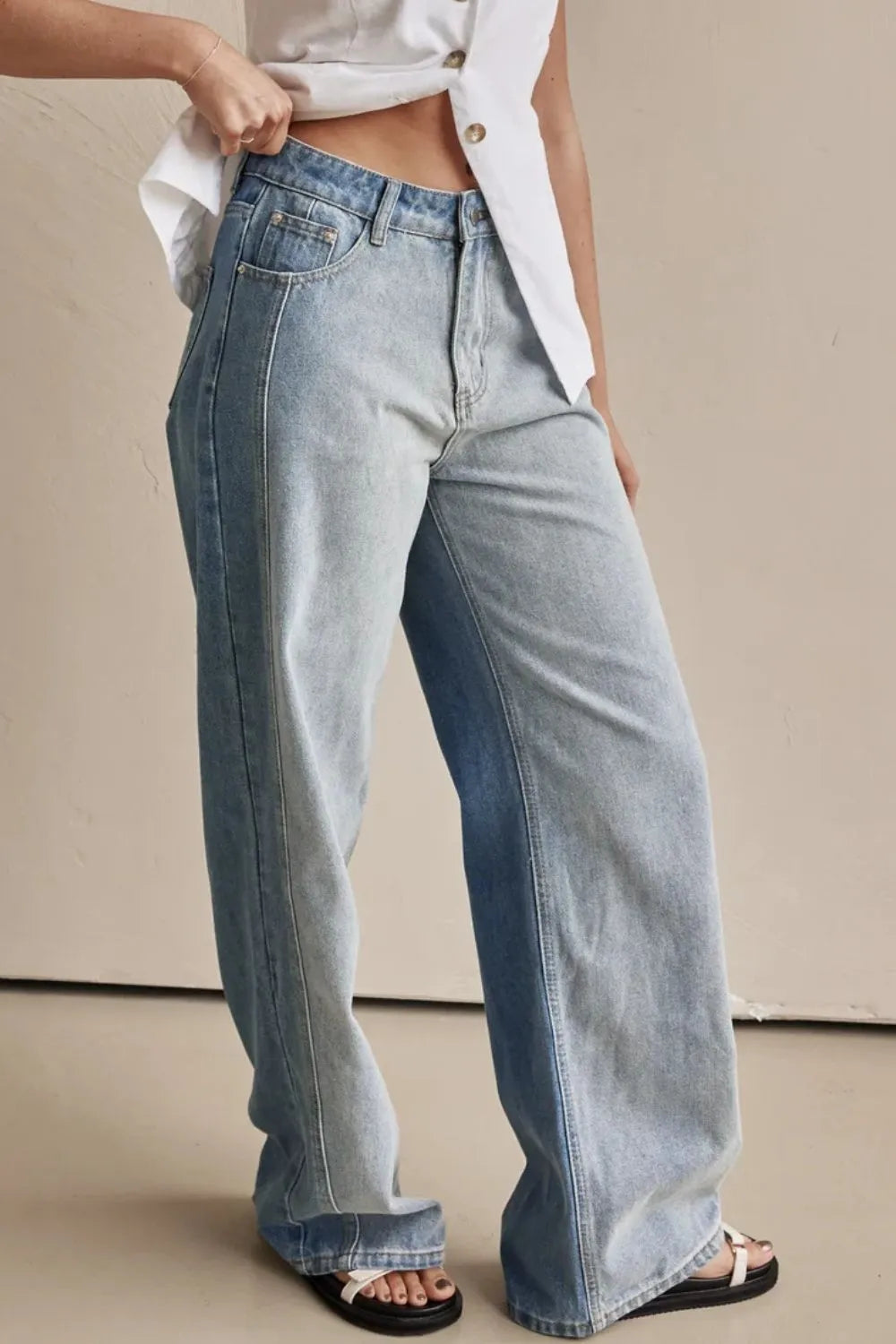 Contrast Straight Leg Jeans with Pockets 