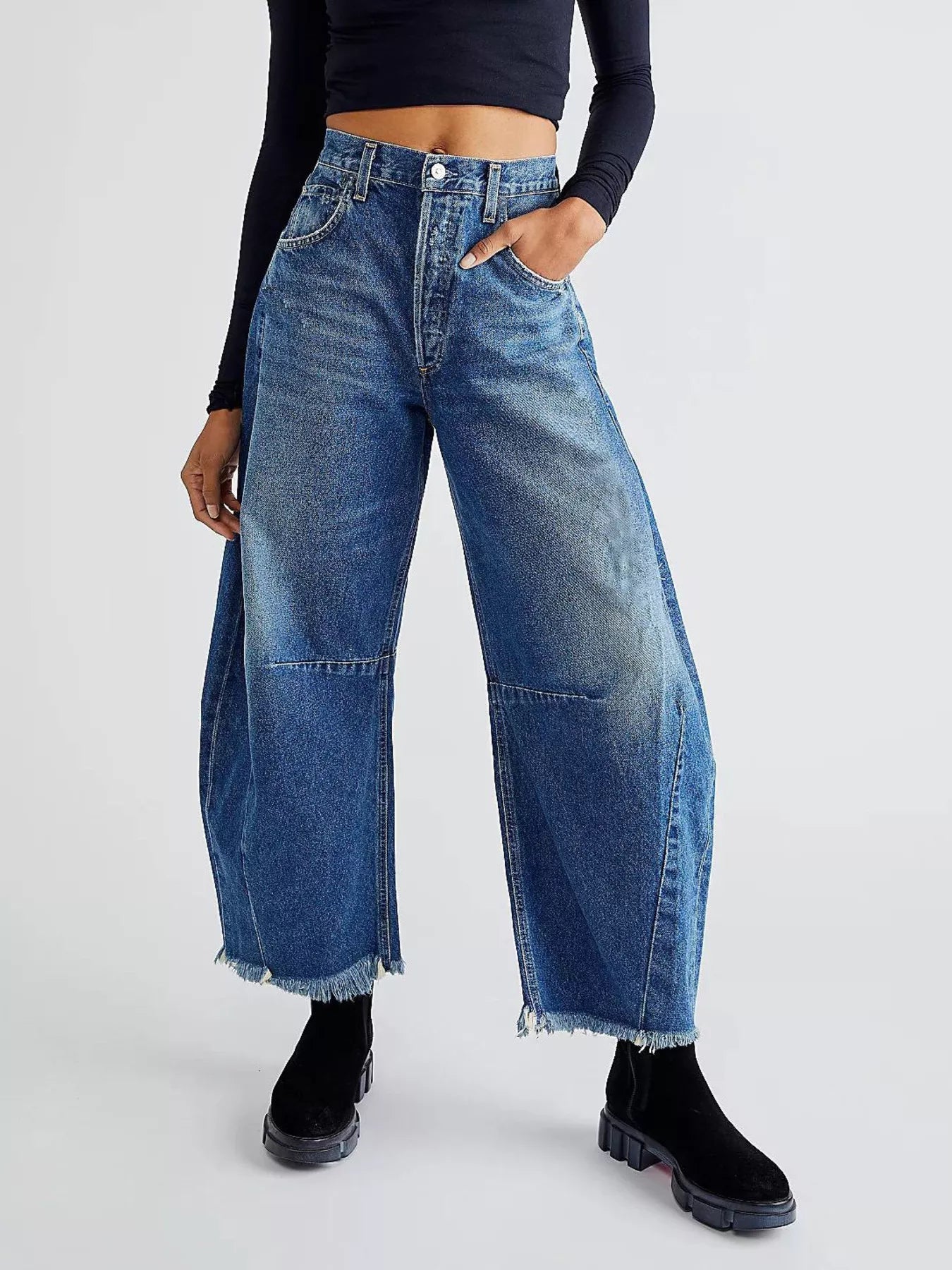 Wide Leg Raw Hem Jeans 