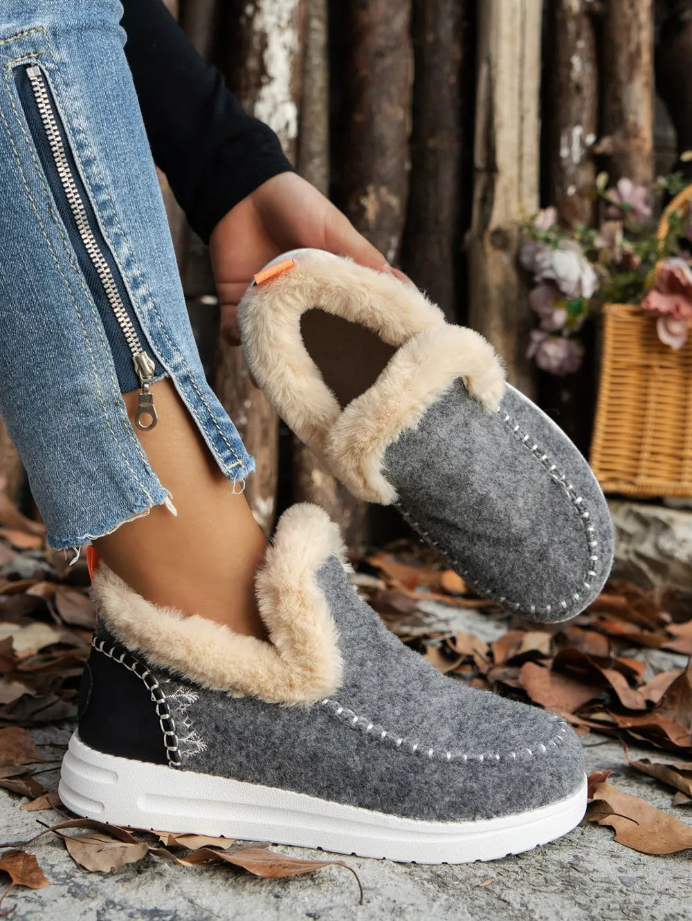 Furry Suede Round Toe Flat Sneakers 