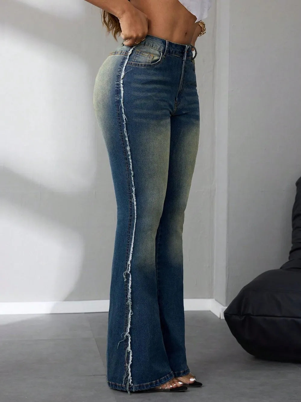 Side Raw Hem Flare Jeans 