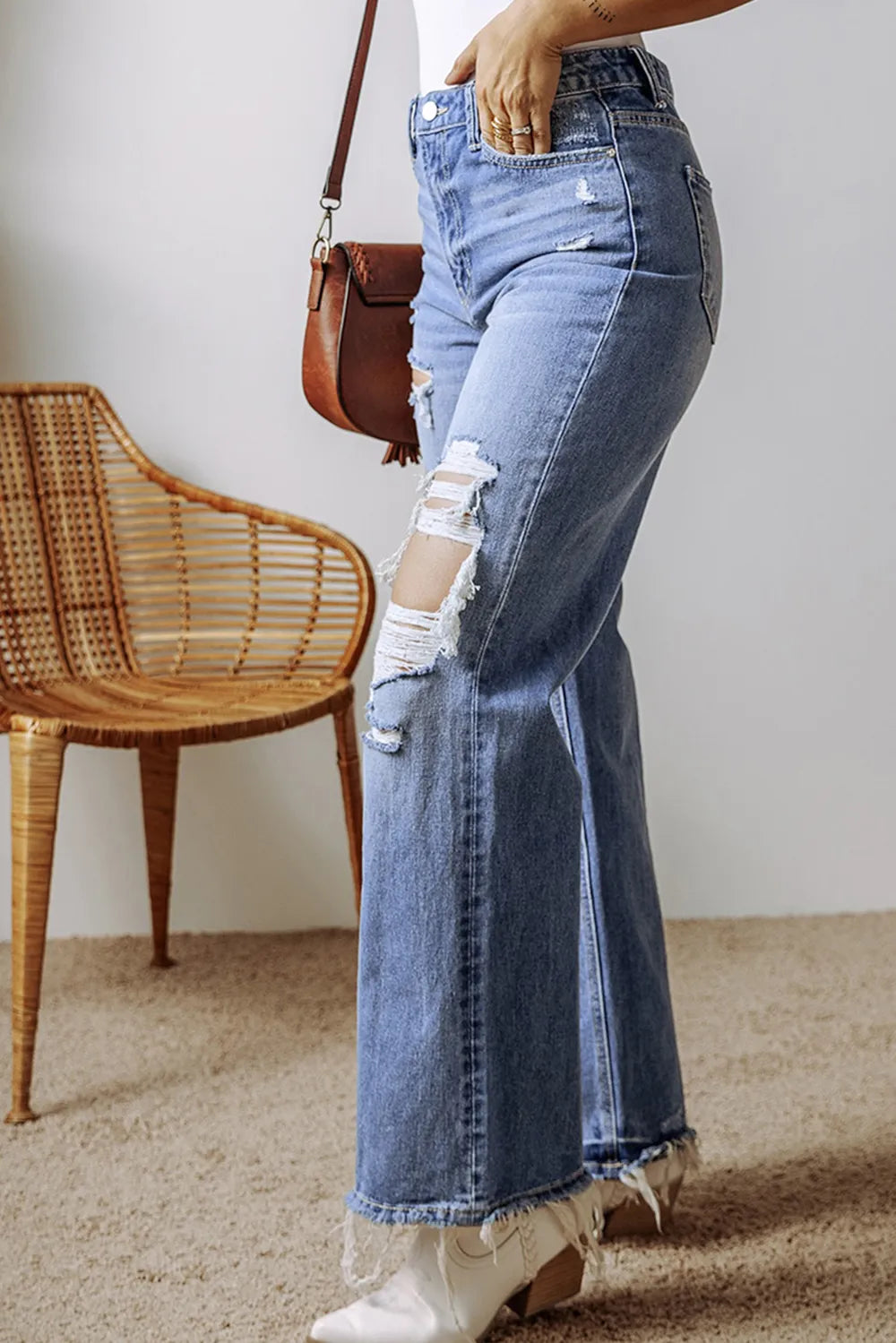Distressed Straight Leg Jeans with Pockets 