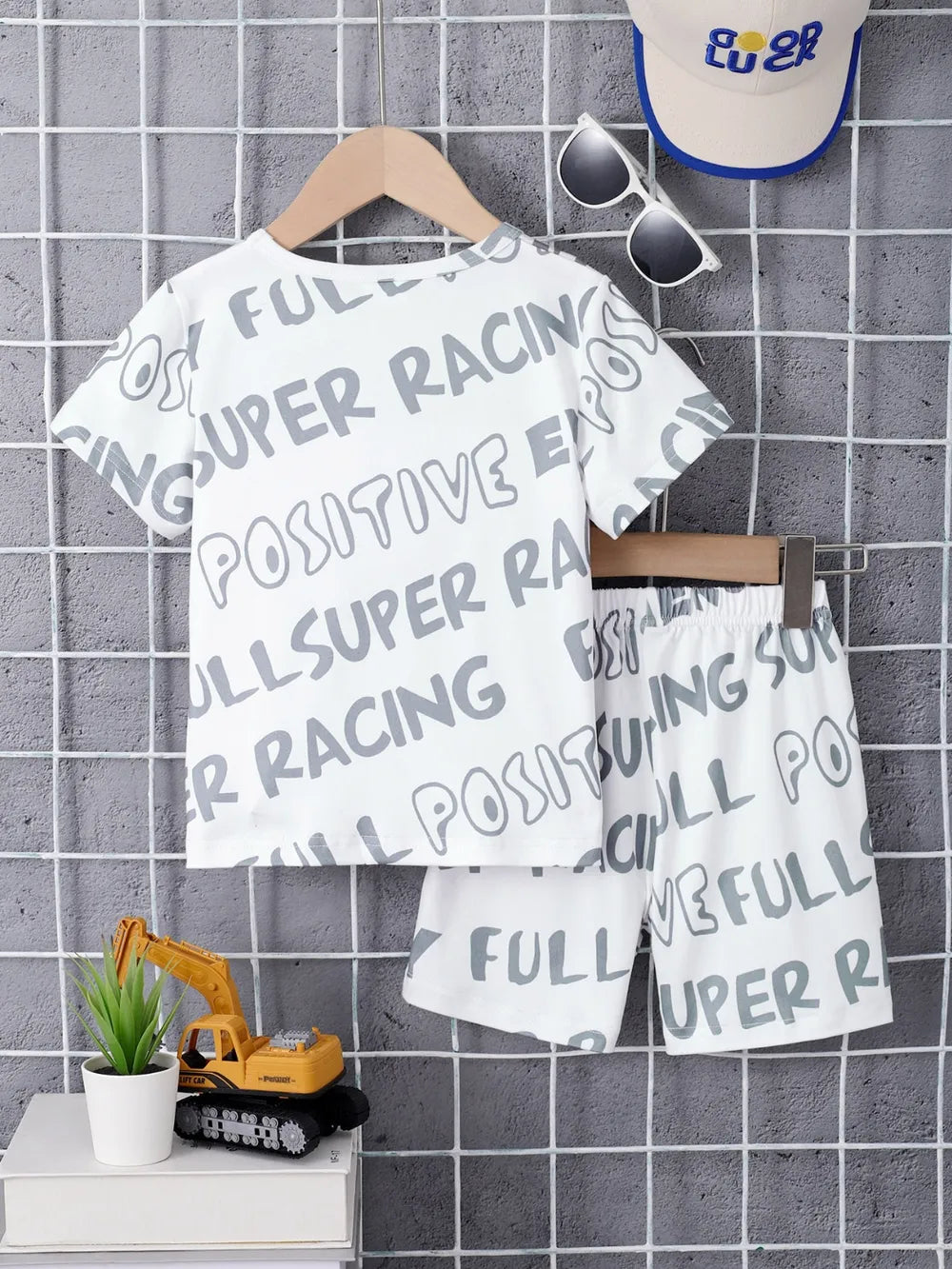 Children's Round Neck Cartoon Graphic T-Shirt and Shorts Set 