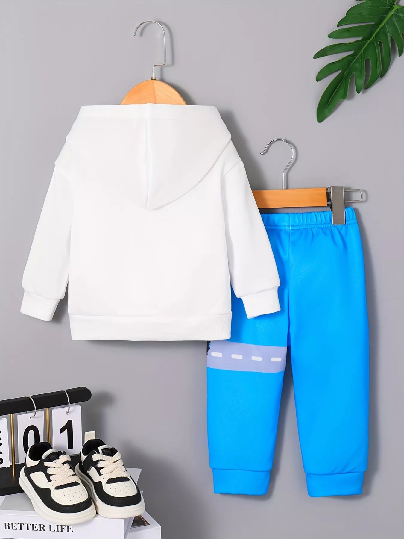 Children's Cartoon Truck Graphic Hoodie & Pants Set 