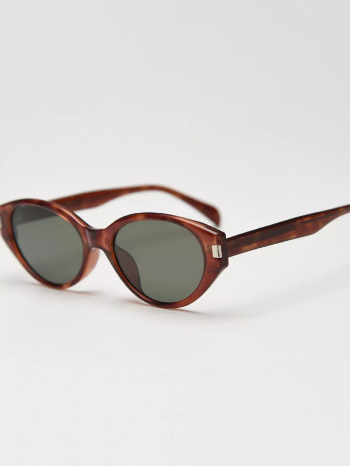 Lightweight Cat-Eye Sunglasses 