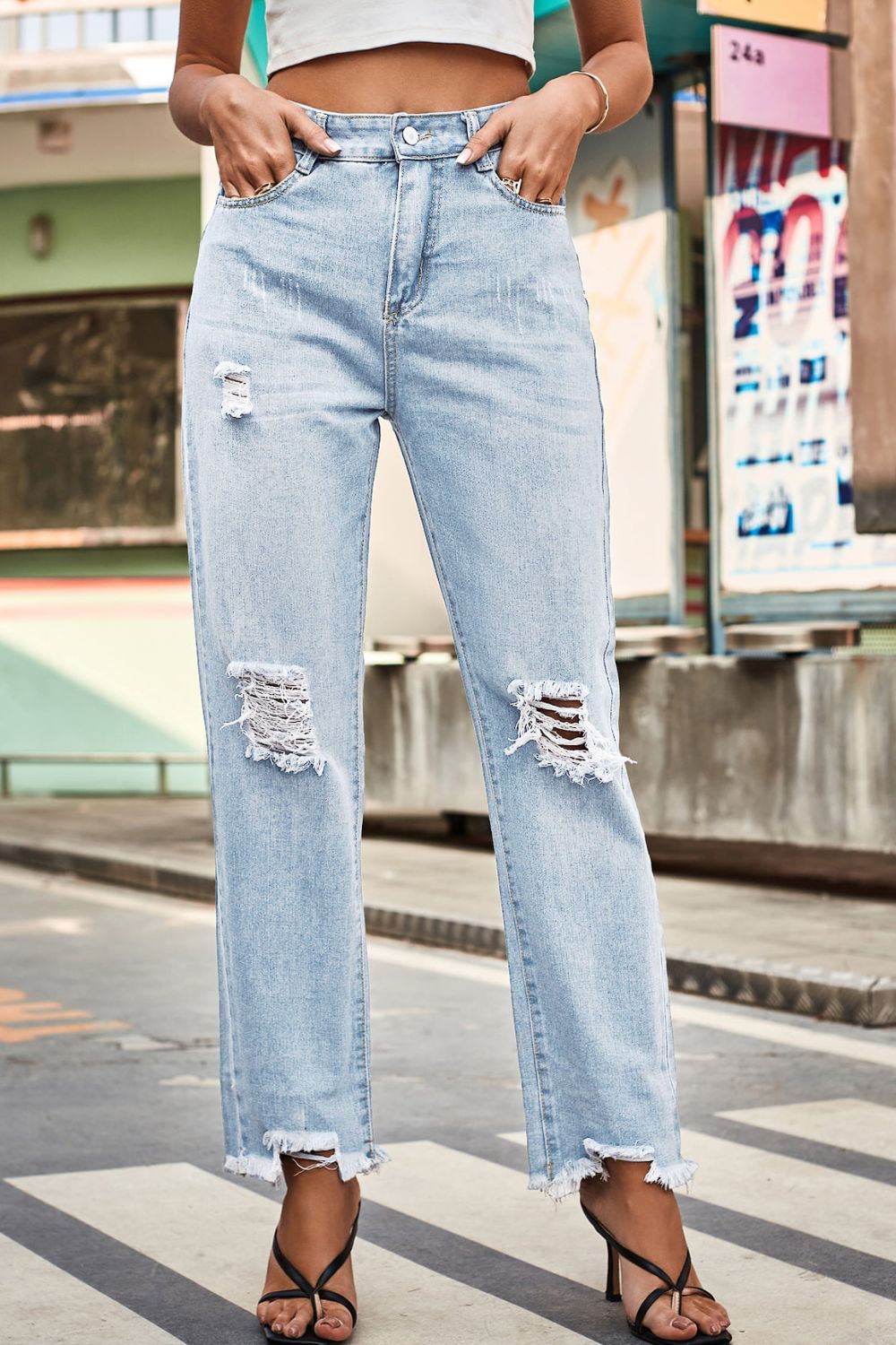Distressed Buttoned Loose Fit Jeans 