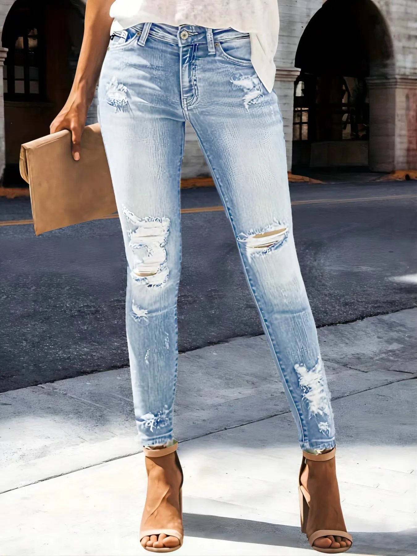 Distressed Skinny Jeans 
