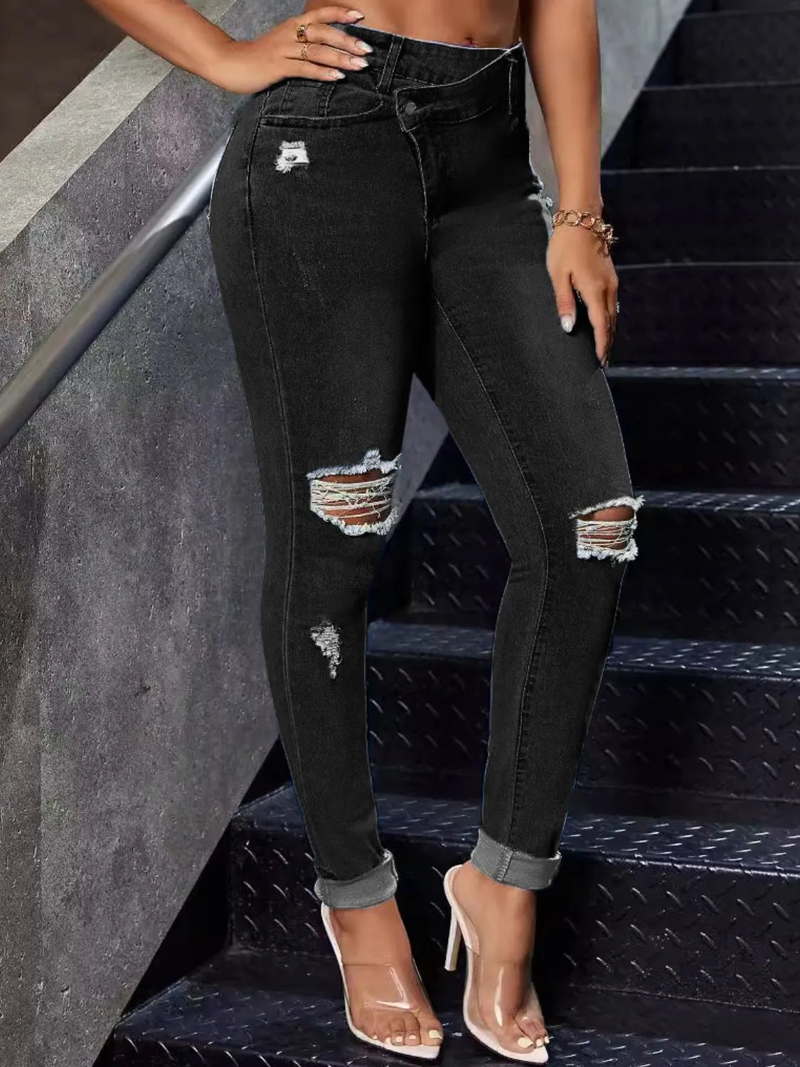 Distressed Skinny Jeans 