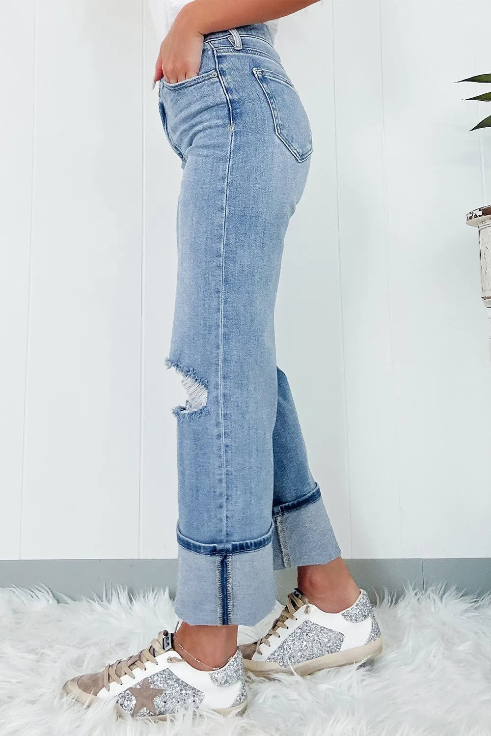 Distressed Straight Jeans with Pockets 