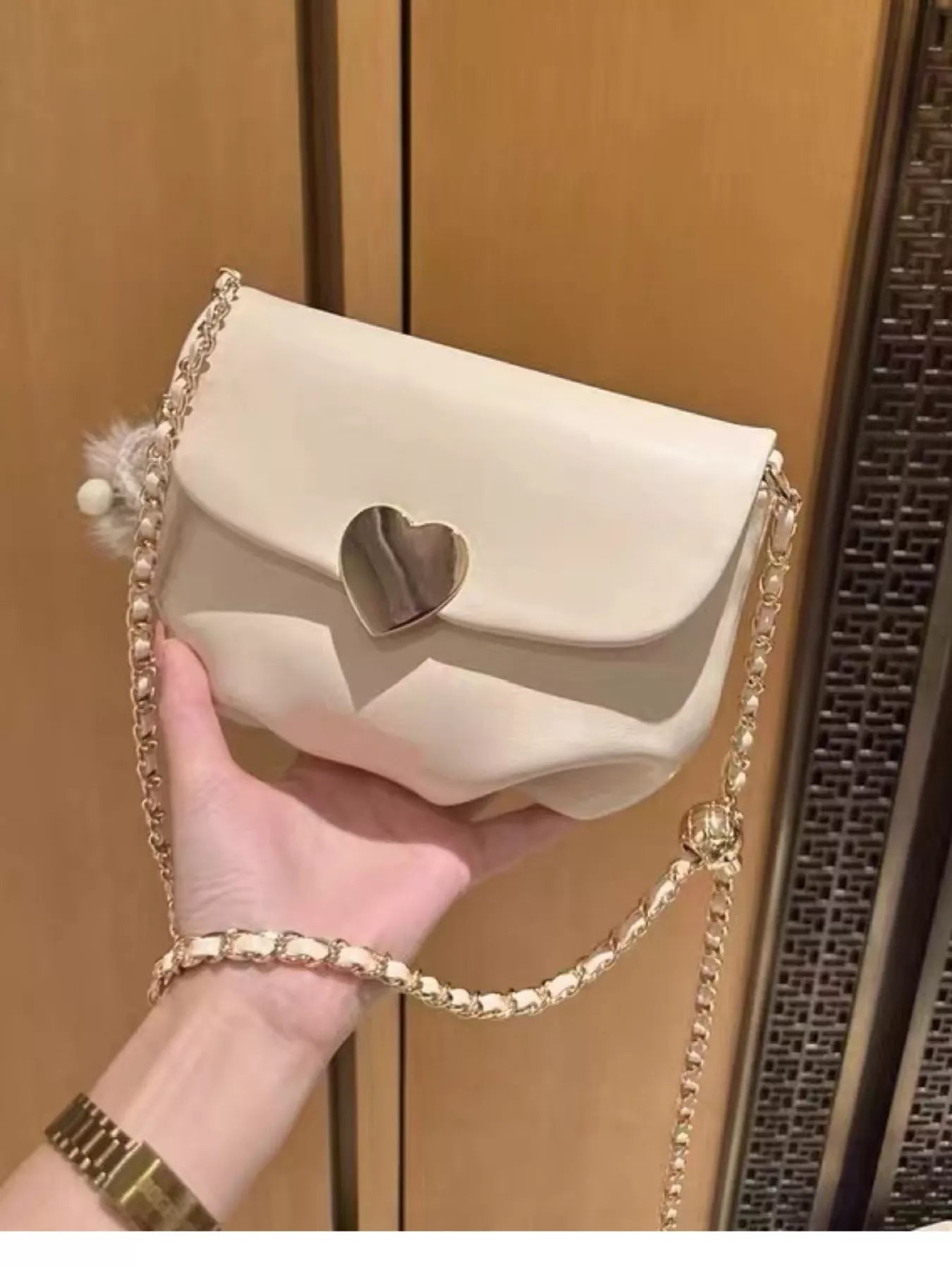 Heart Buckle Chain Crossbody Bag 