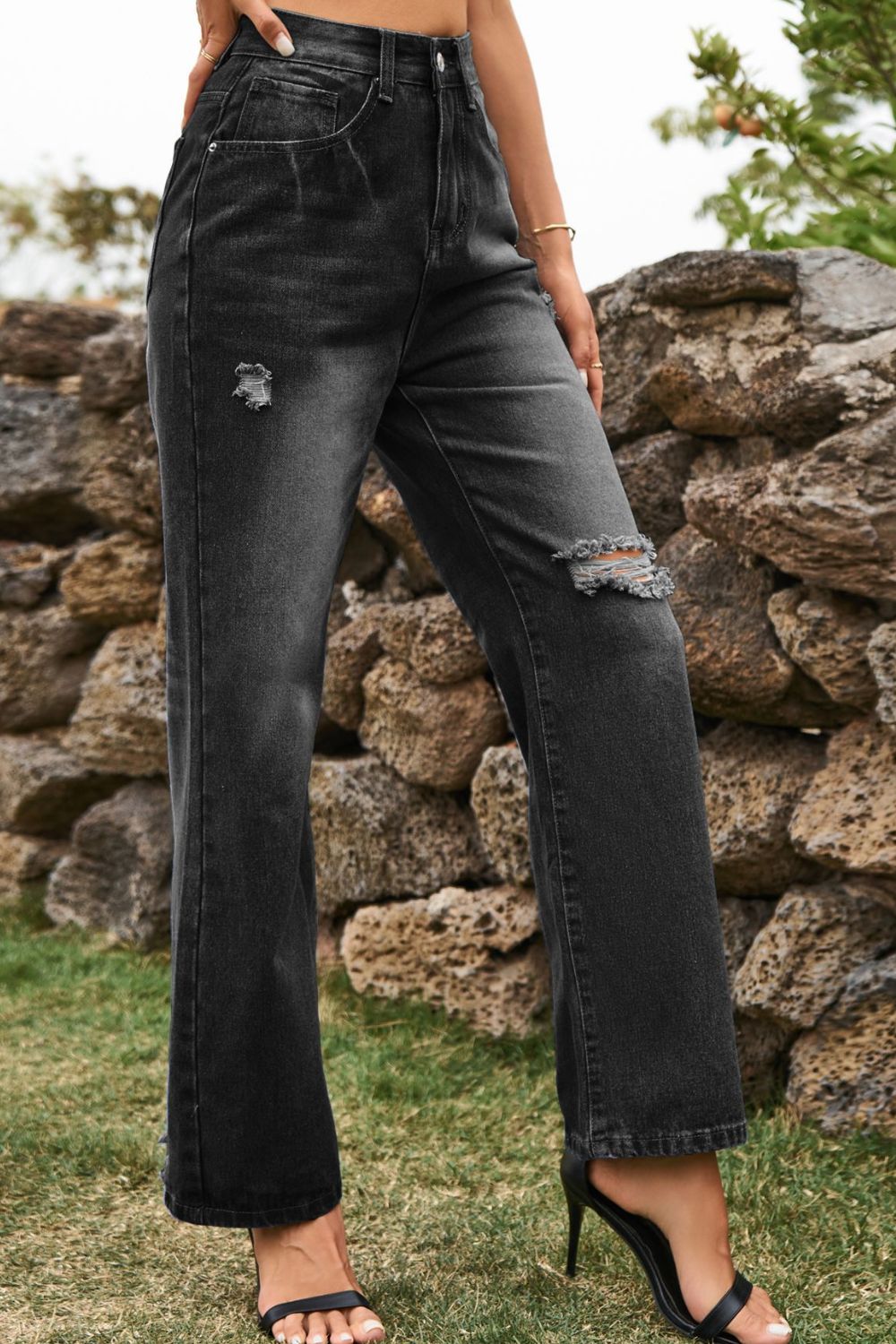 Distressed Buttoned Loose Fit Jeans 