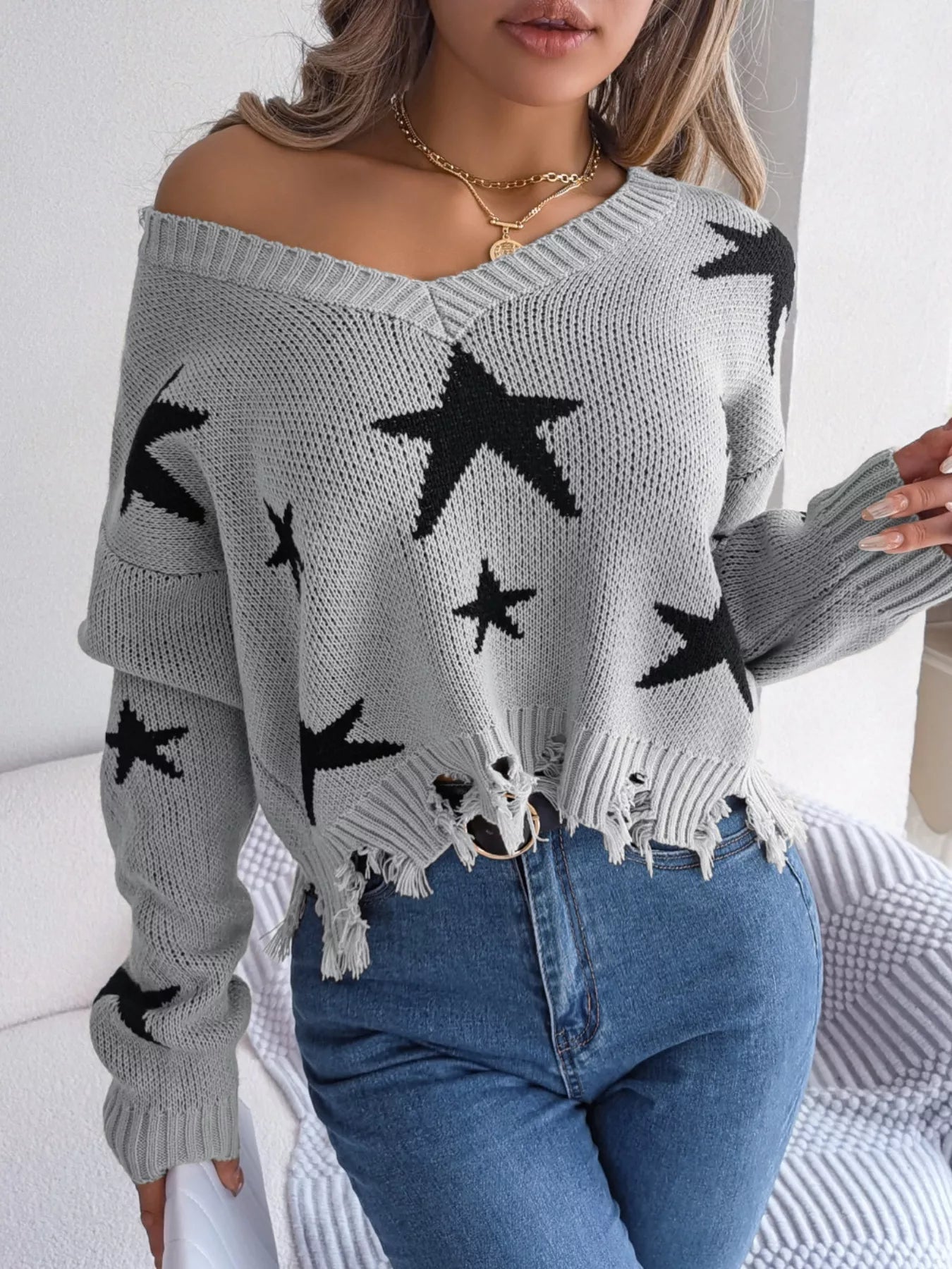 Star Pattern V-Neck Distressed Sweater 