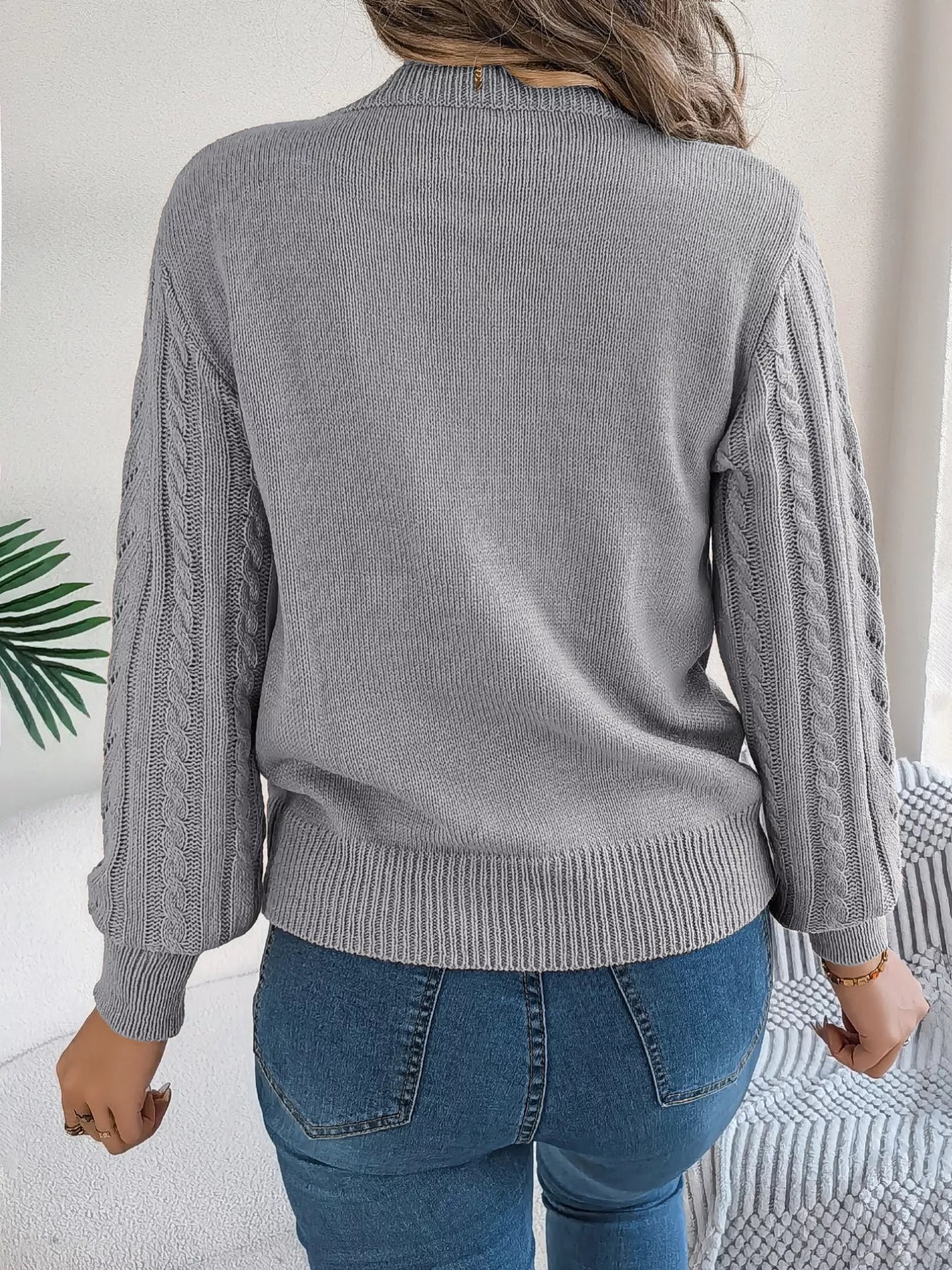Cable-Knit Round Neck Sweater 