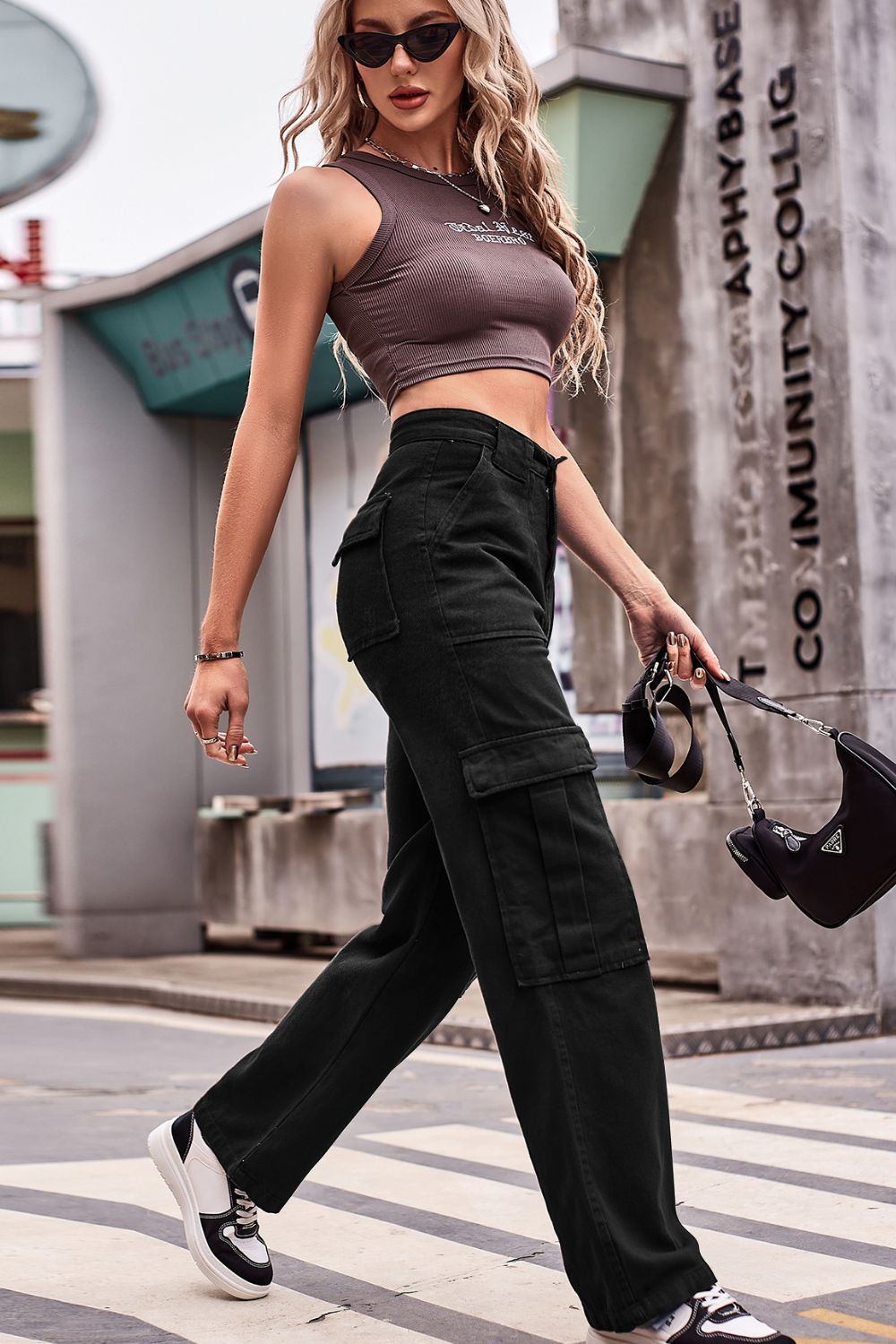 Buttoned High Waist Loose Fit Jeans 
