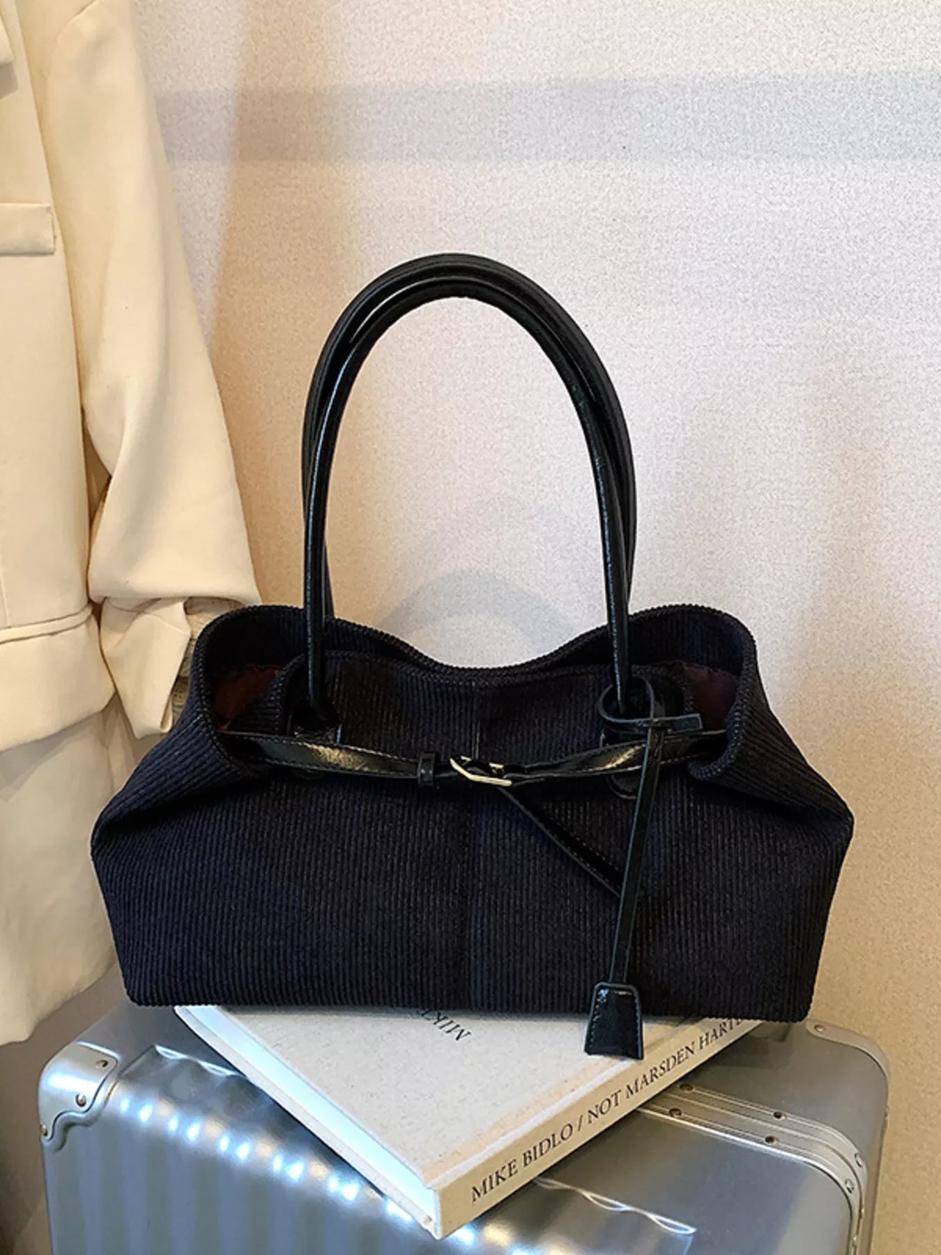 Buckle Decor Shoulder Bag 