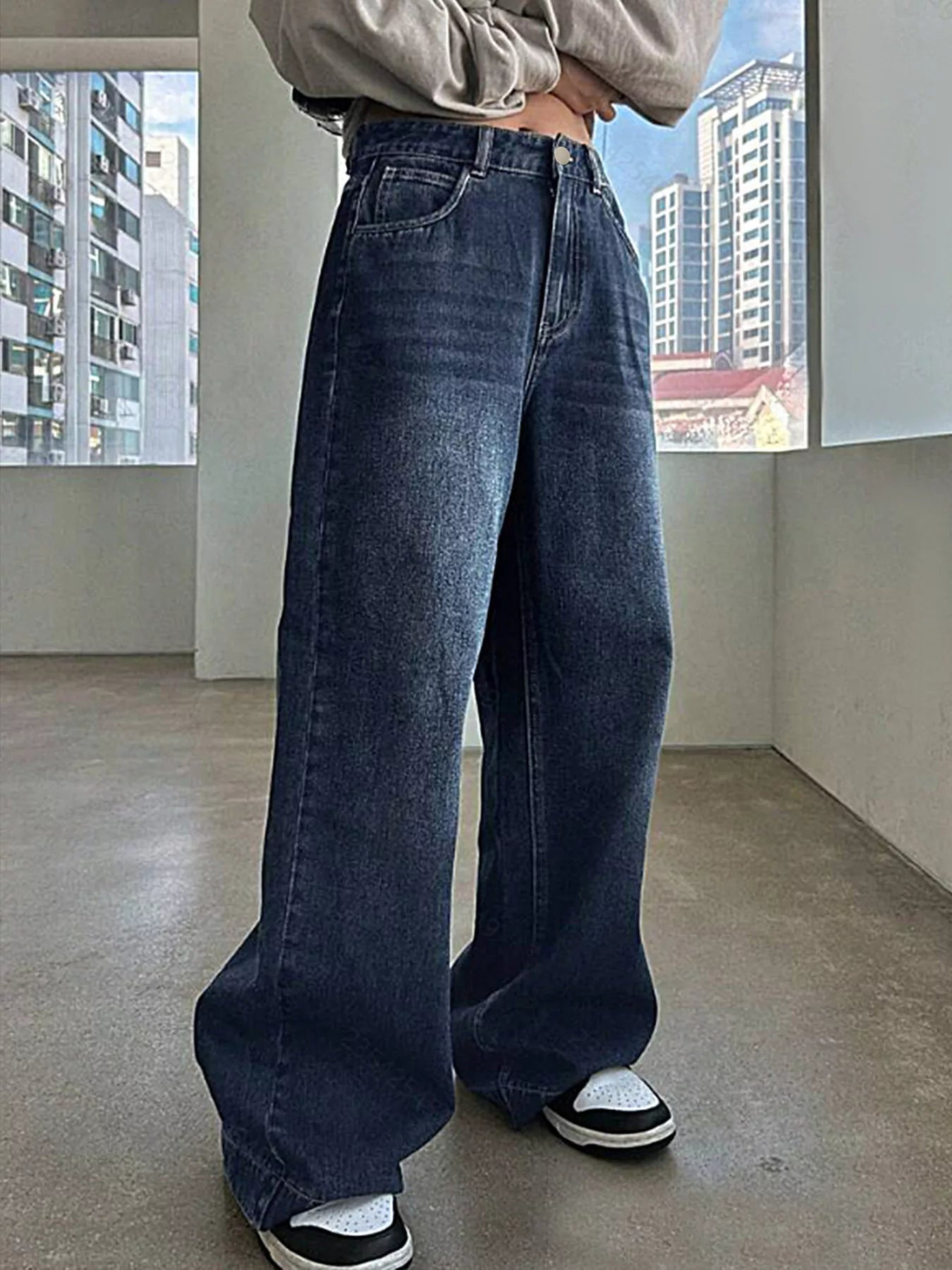 Vintage Wash Wide Leg Jeans 