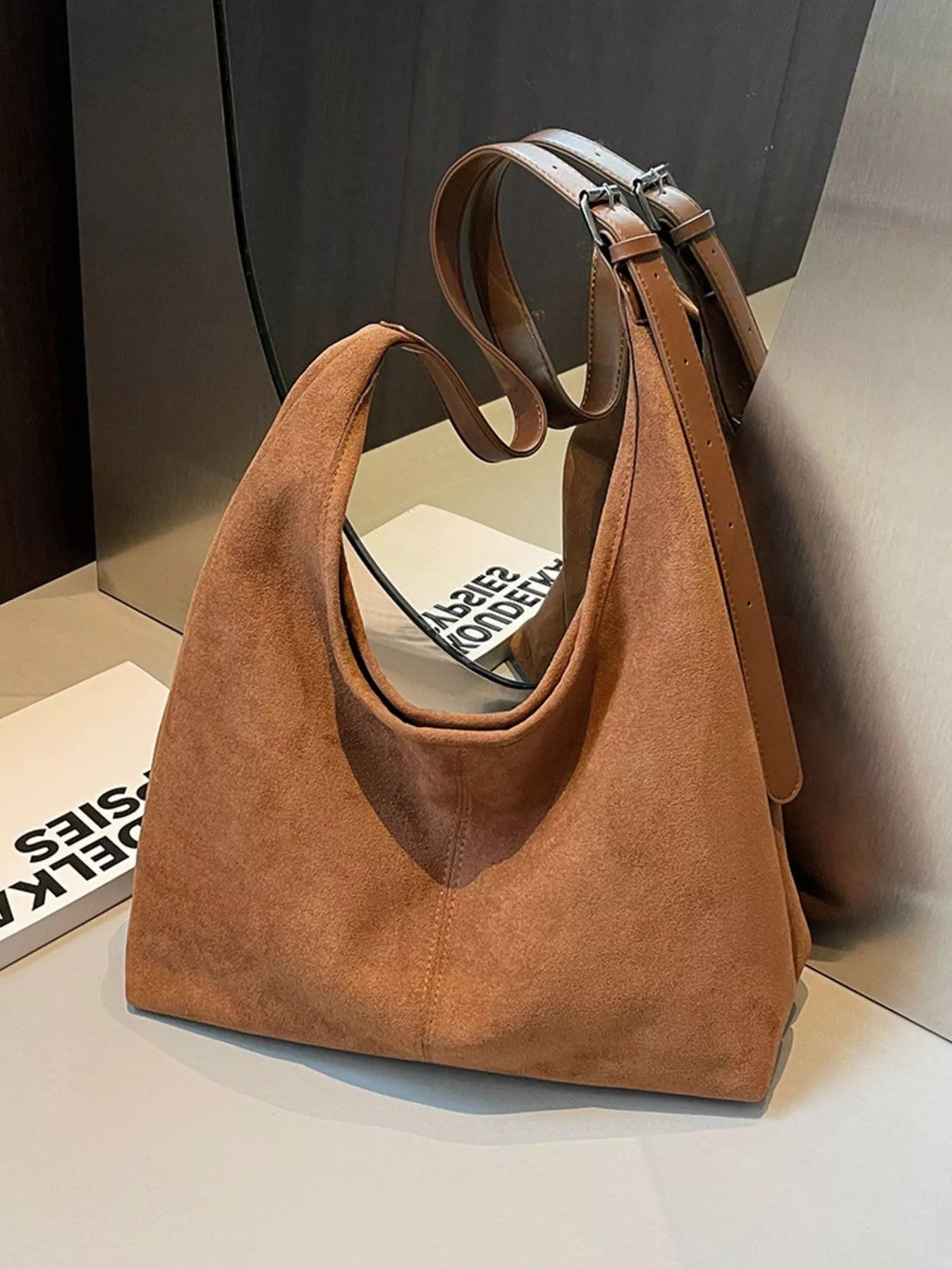 Lightweight Adjustable Strap Handbag 