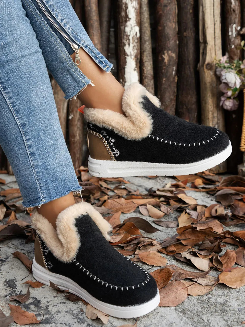 Furry Suede Round Toe Flat Sneakers 
