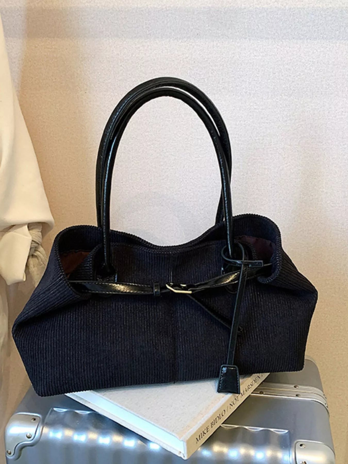 Buckle Decor Shoulder Bag 