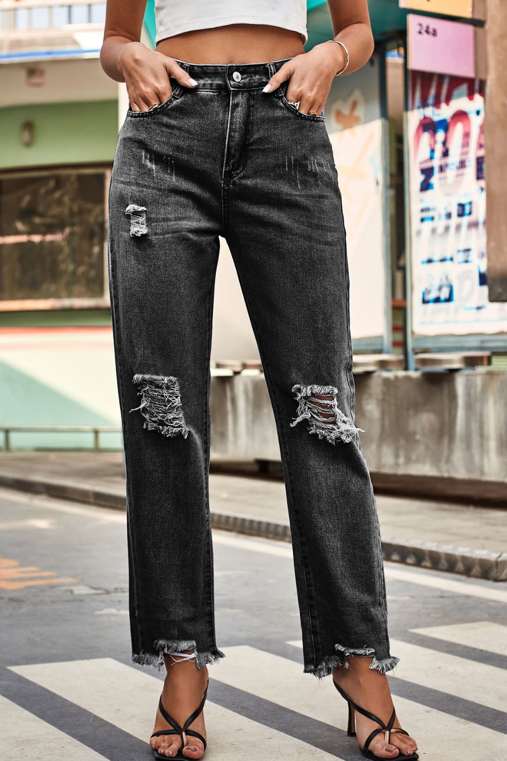 Distressed Buttoned Loose Fit Jeans 